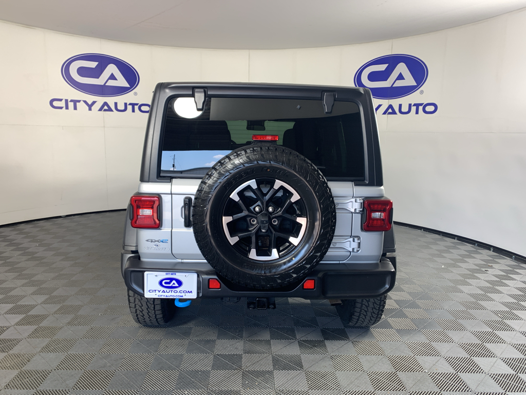 Vehicle photo 4