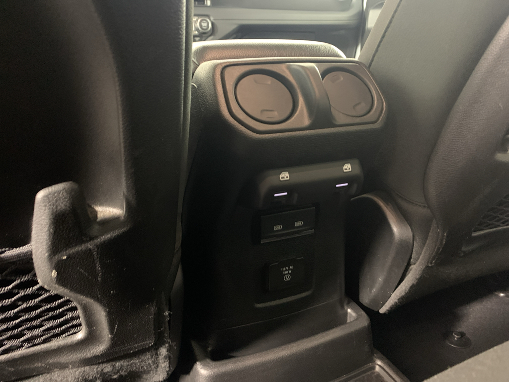 Vehicle photo 30