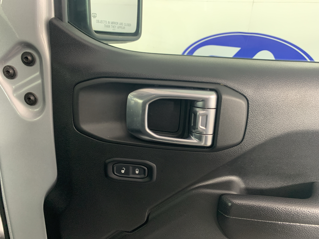 Vehicle photo 36