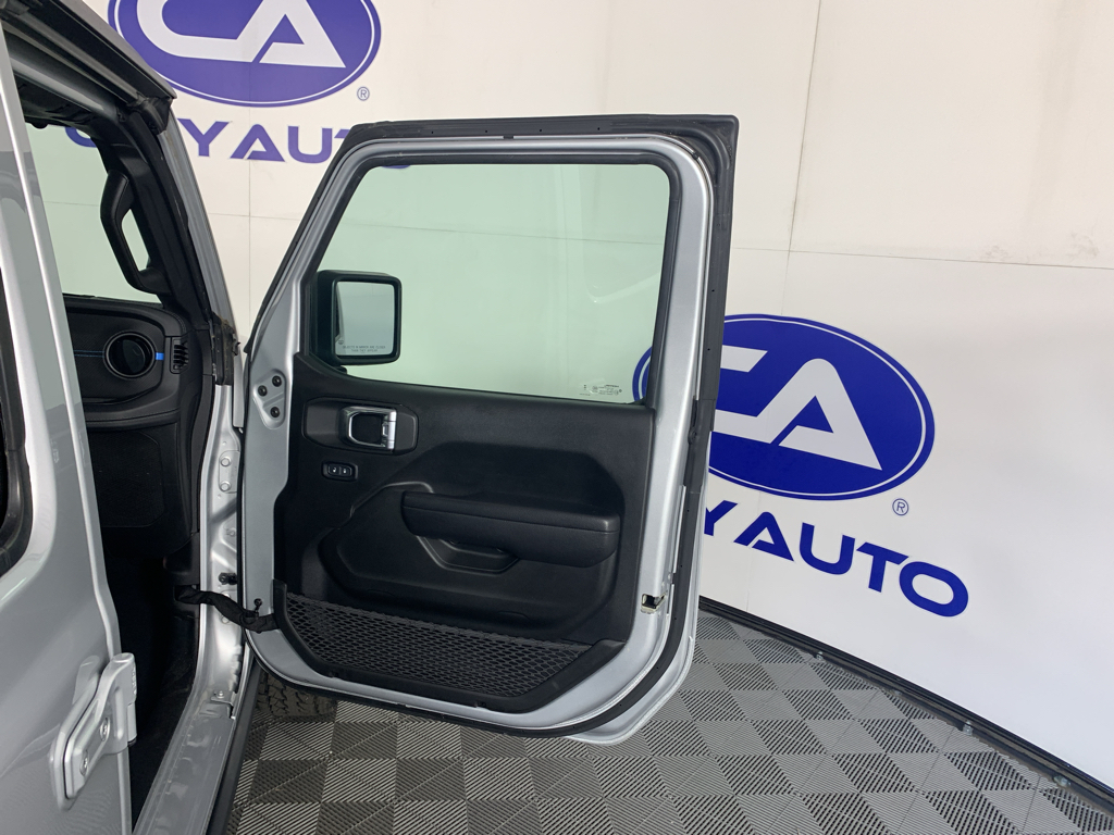 Vehicle photo 35