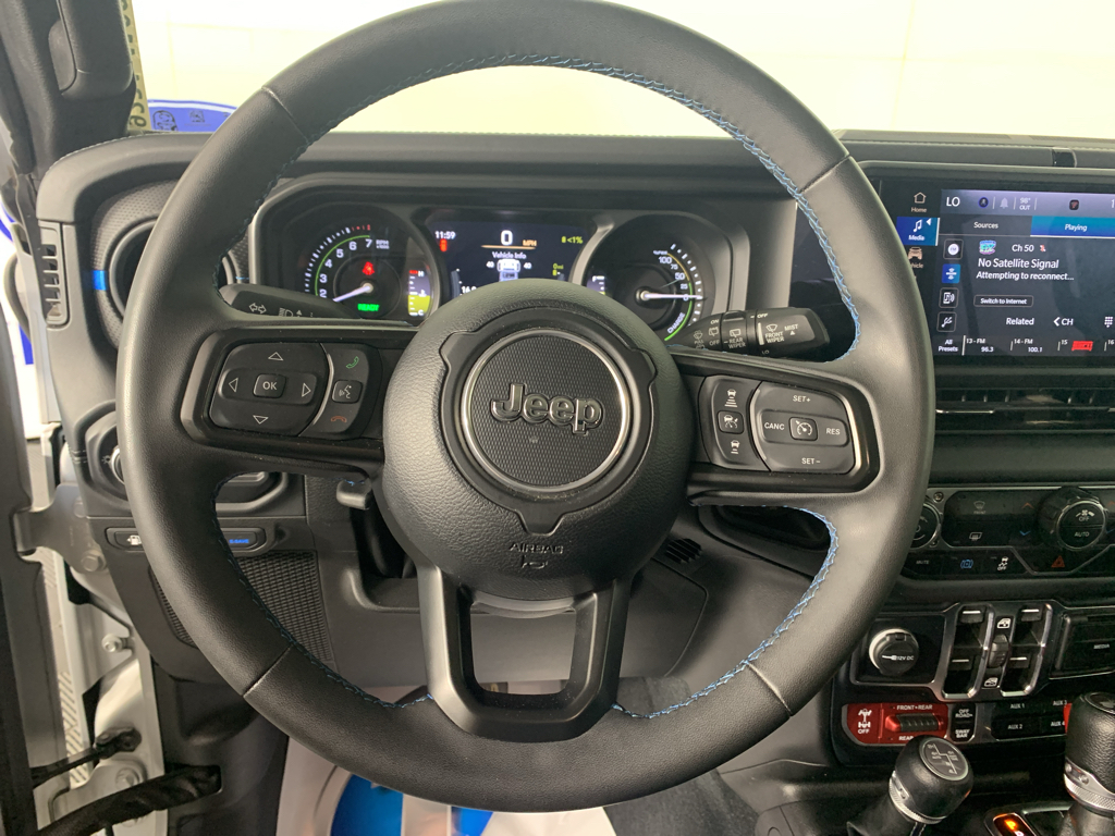 Vehicle photo 21