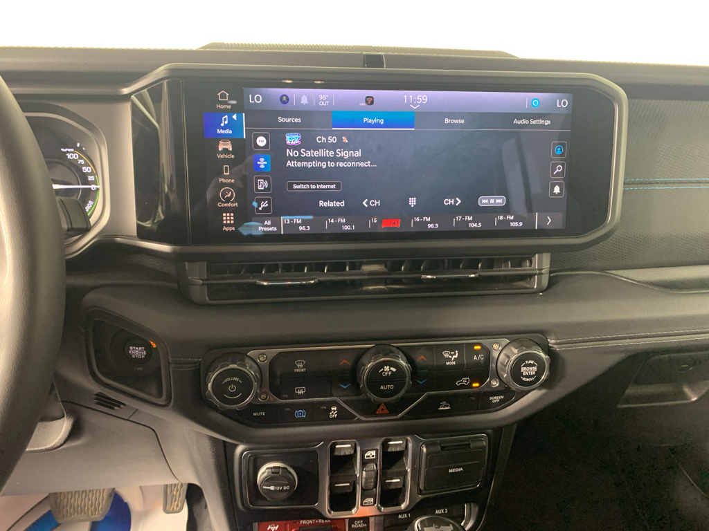 Vehicle photo 24