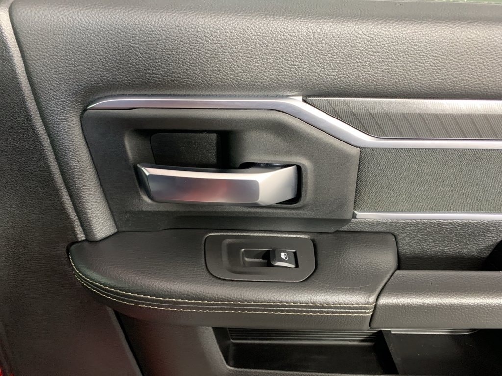 Vehicle photo 31
