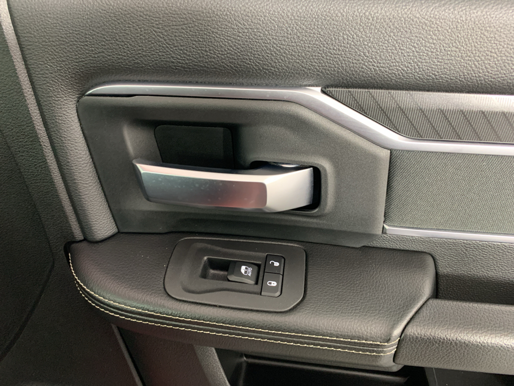 Vehicle photo 34