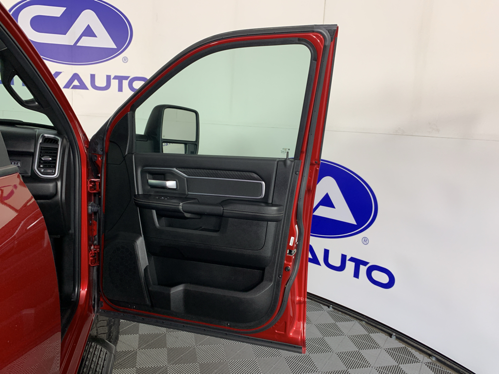 Vehicle photo 33