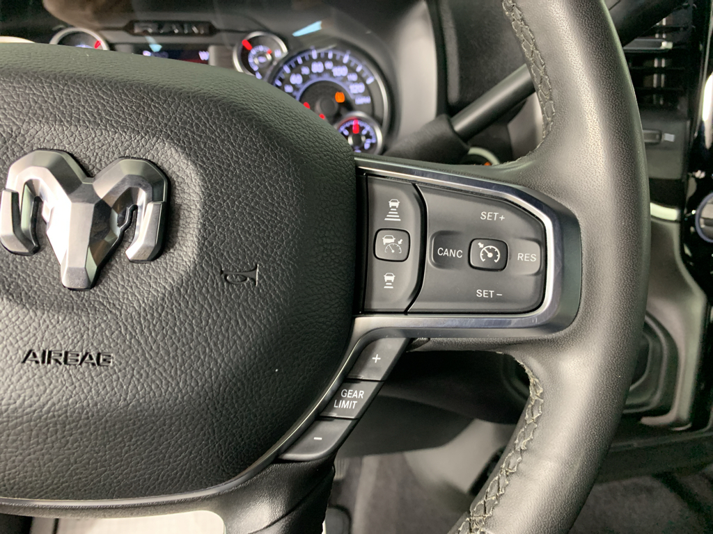 Vehicle photo 18