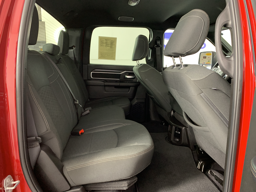 Vehicle photo 32