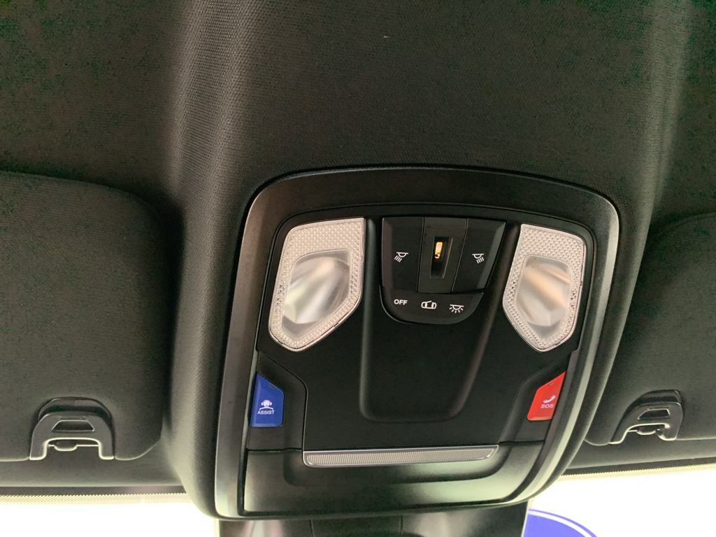 Vehicle photo 24