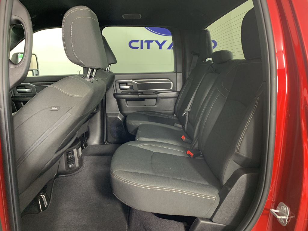 Vehicle photo 28