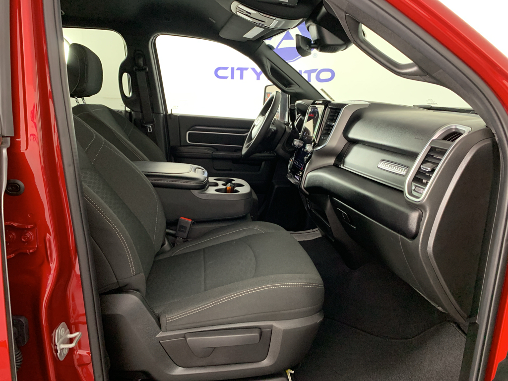 Vehicle photo 35