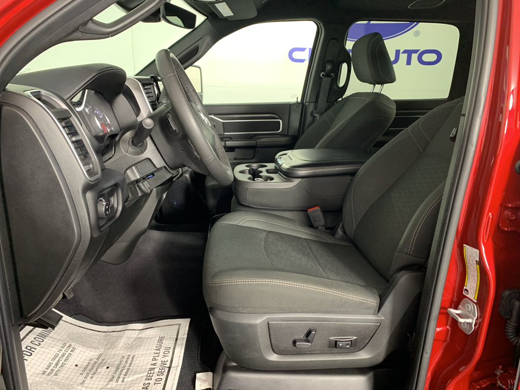 Vehicle photo 14