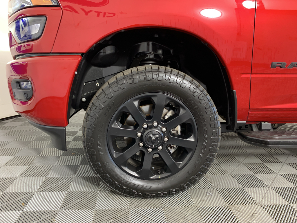 Vehicle photo 9