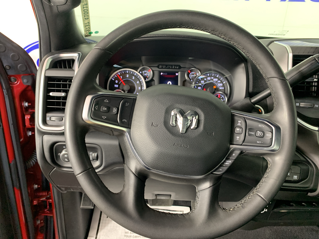 Vehicle photo 19