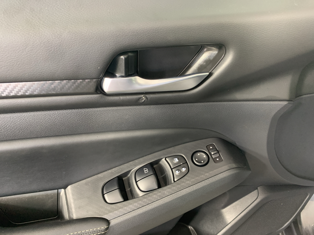 Vehicle photo 14