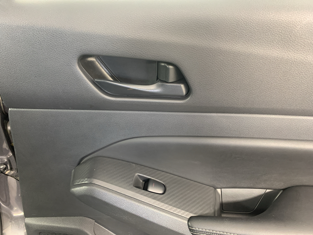 Vehicle photo 34