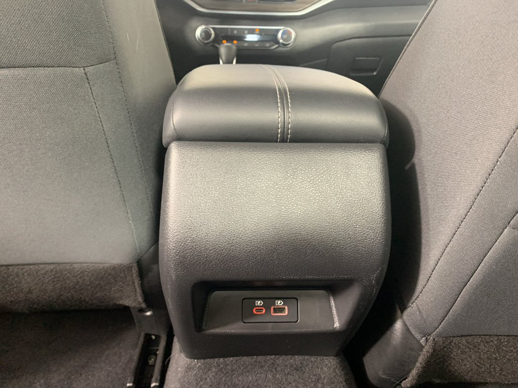 Vehicle photo 31