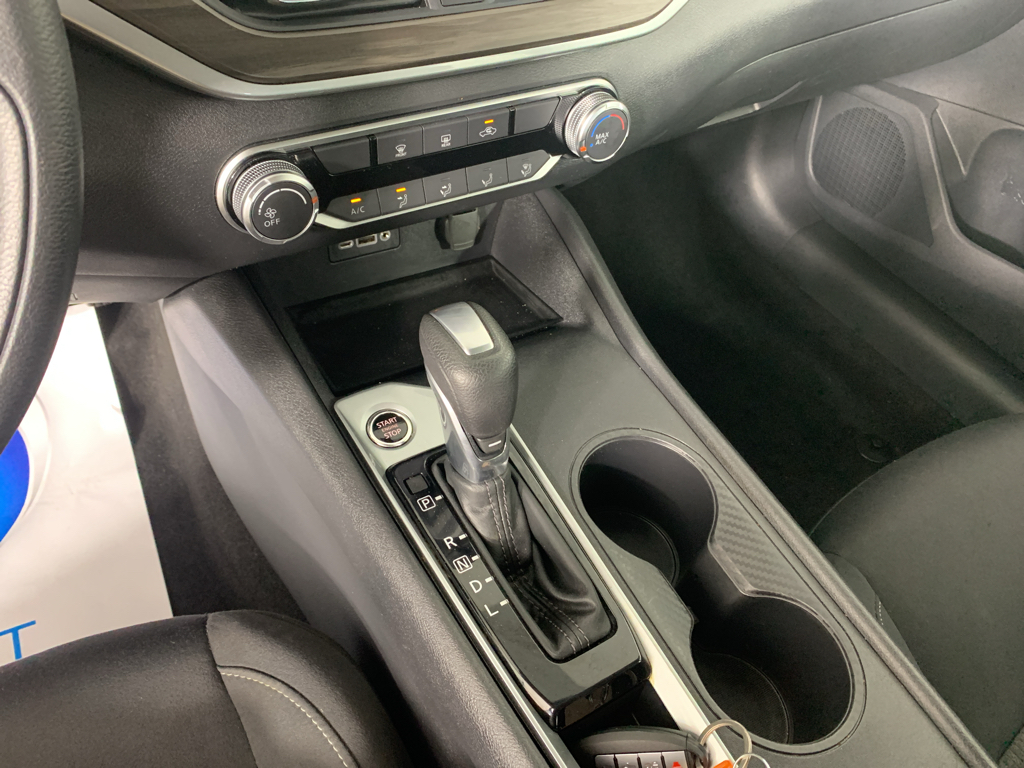 Vehicle photo 24