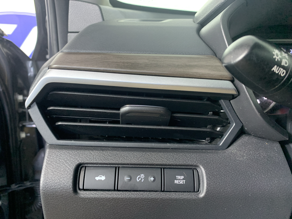 Vehicle photo 16