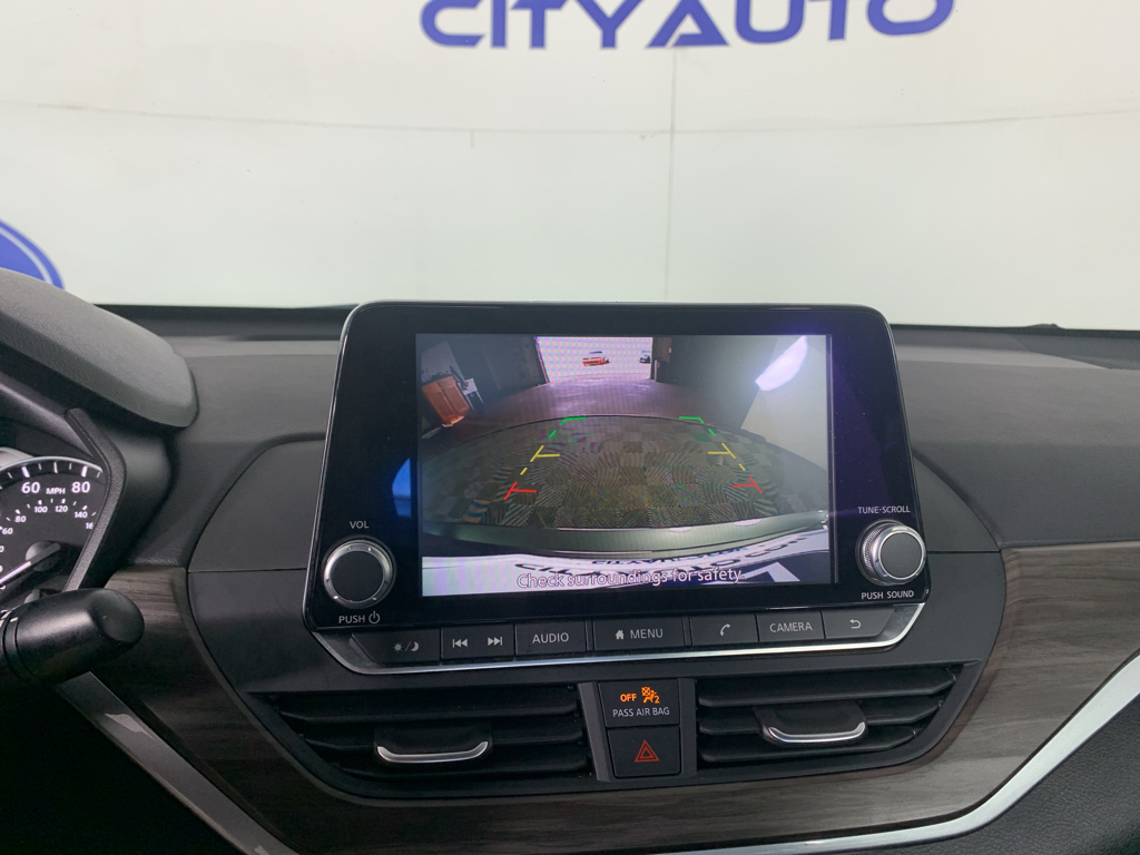 Vehicle photo 26