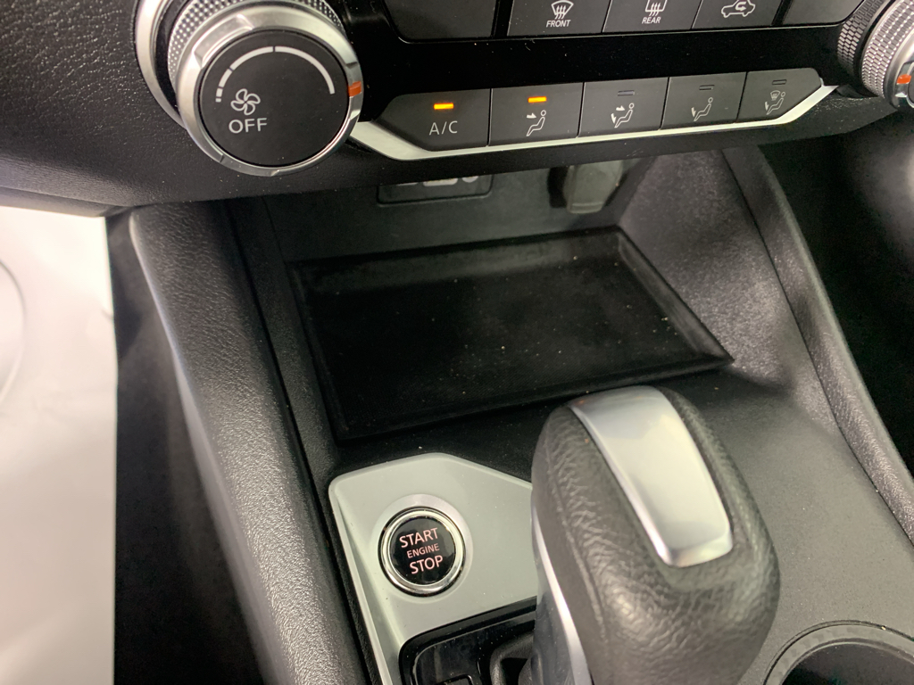 Vehicle photo 17
