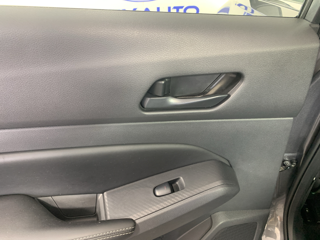 Vehicle photo 29
