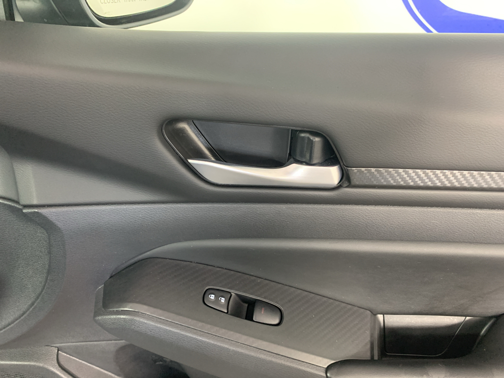 Vehicle photo 37