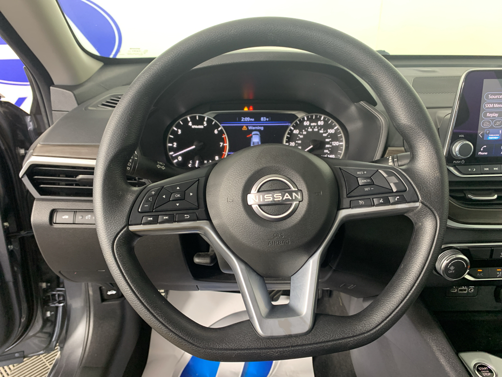 Vehicle photo 21