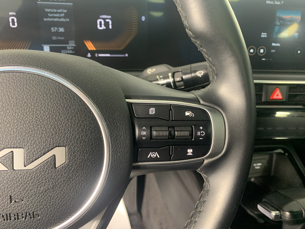 Vehicle photo 19