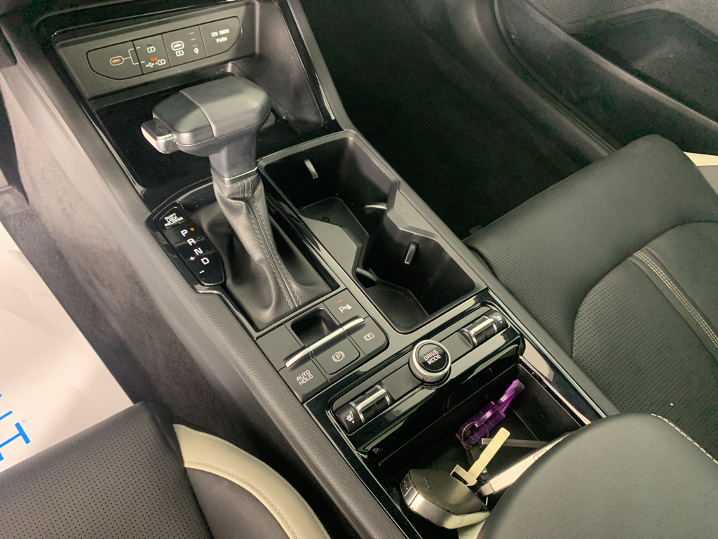 Vehicle photo 24