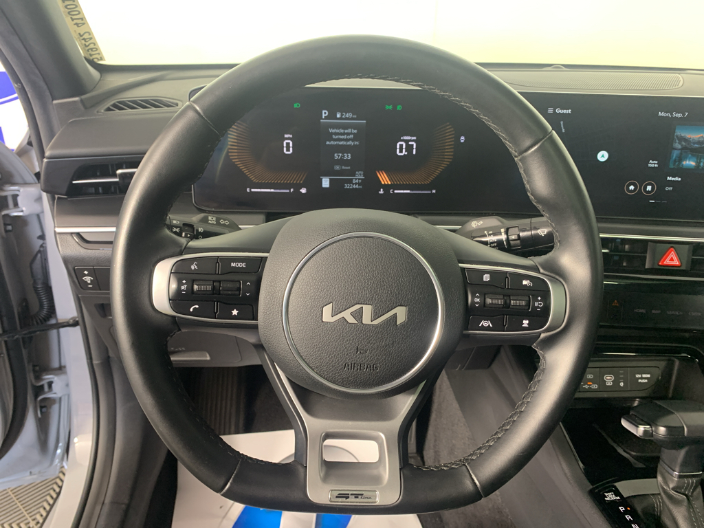 Vehicle photo 21
