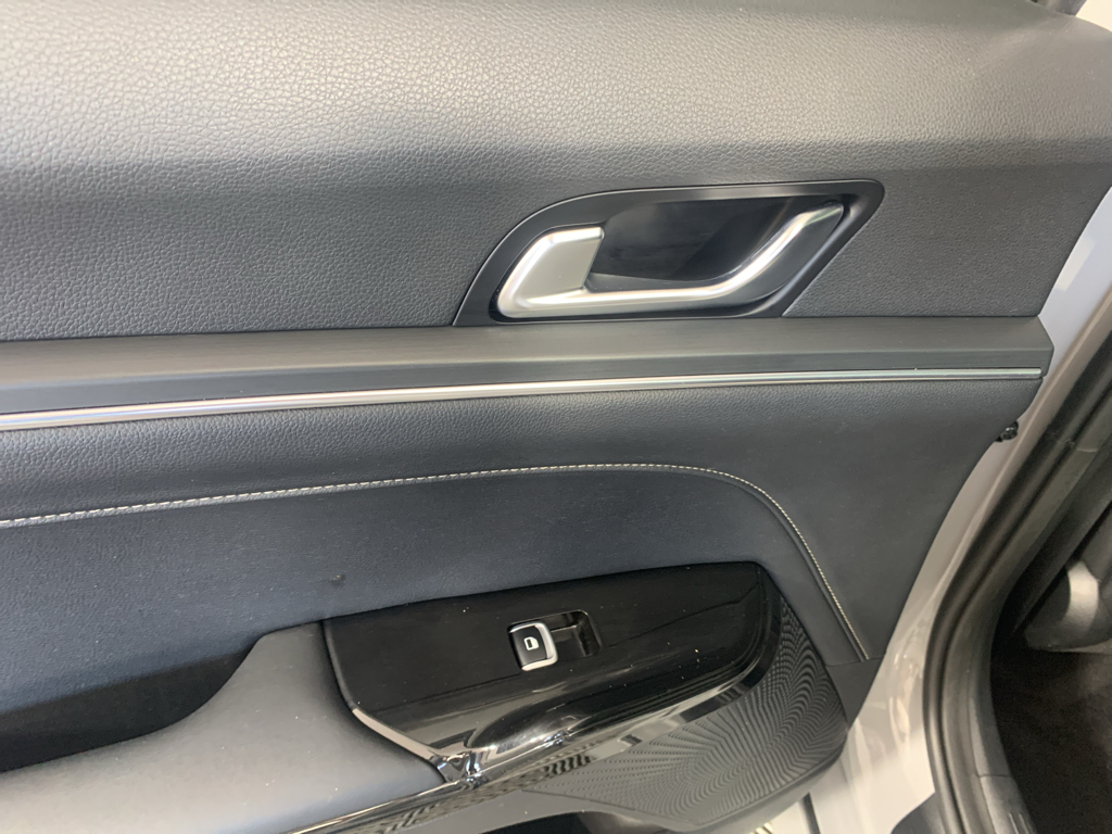 Vehicle photo 31