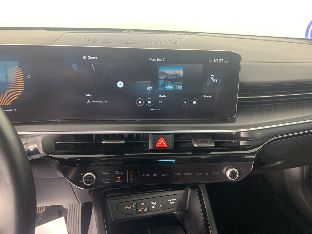 Vehicle photo 25
