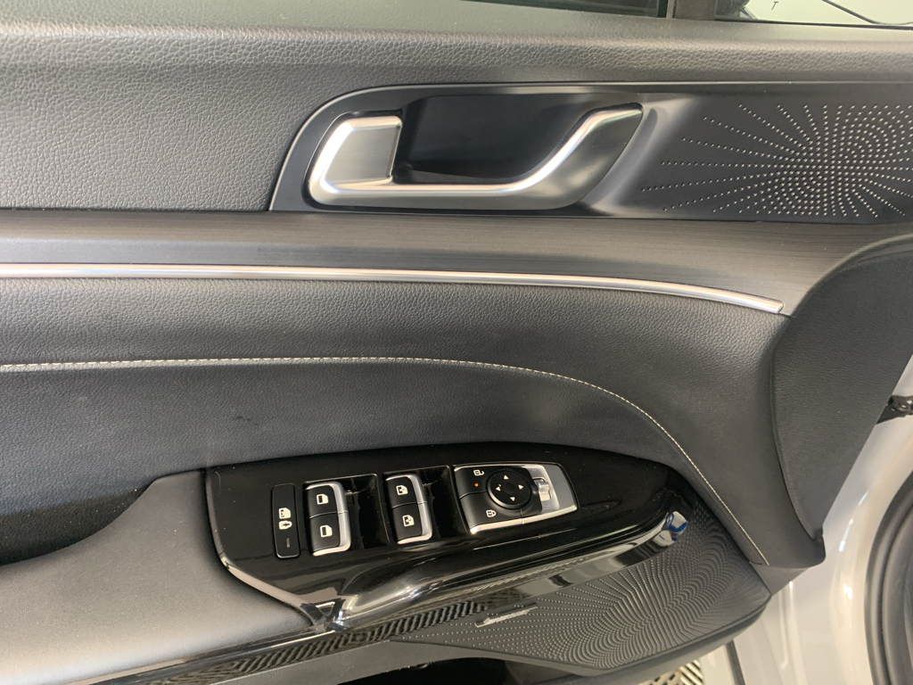 Vehicle photo 14