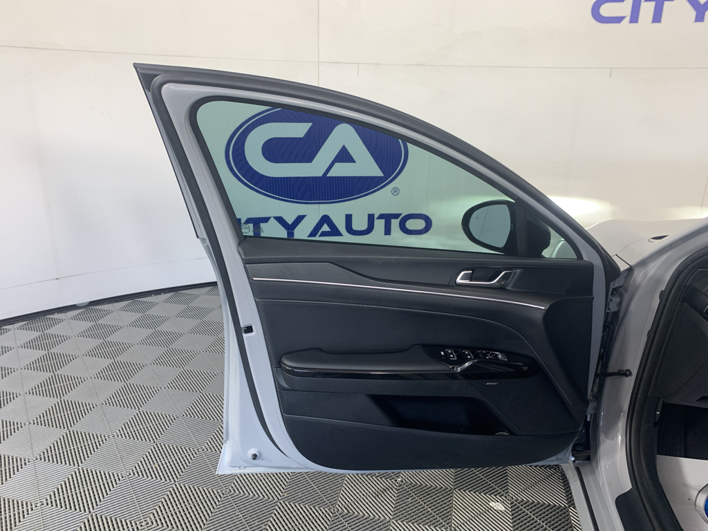 Vehicle photo 13
