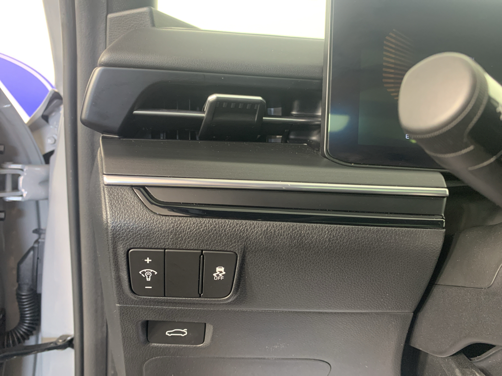 Vehicle photo 16