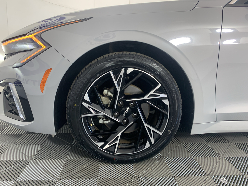 Vehicle photo 11