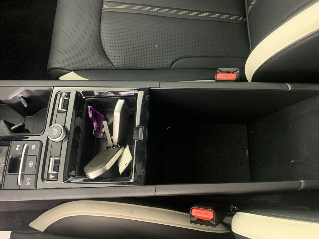 Vehicle photo 28