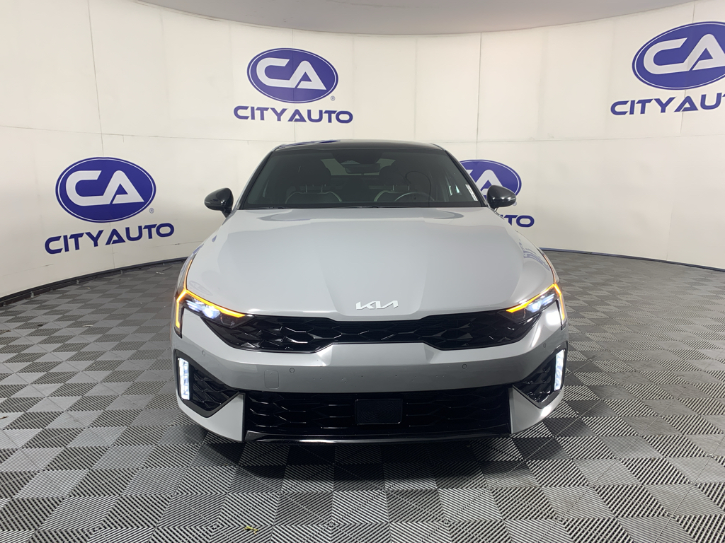 Vehicle photo 9