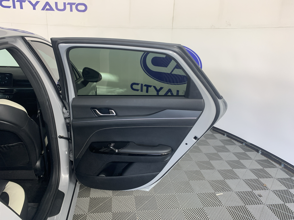 Vehicle photo 35