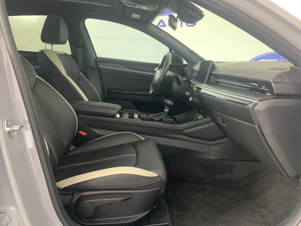 Vehicle photo 40