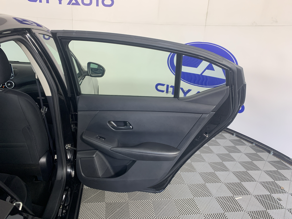Vehicle photo 32