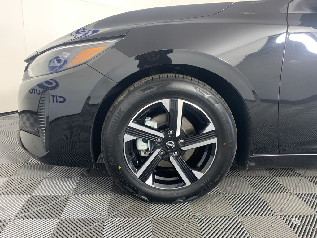 Vehicle photo 11