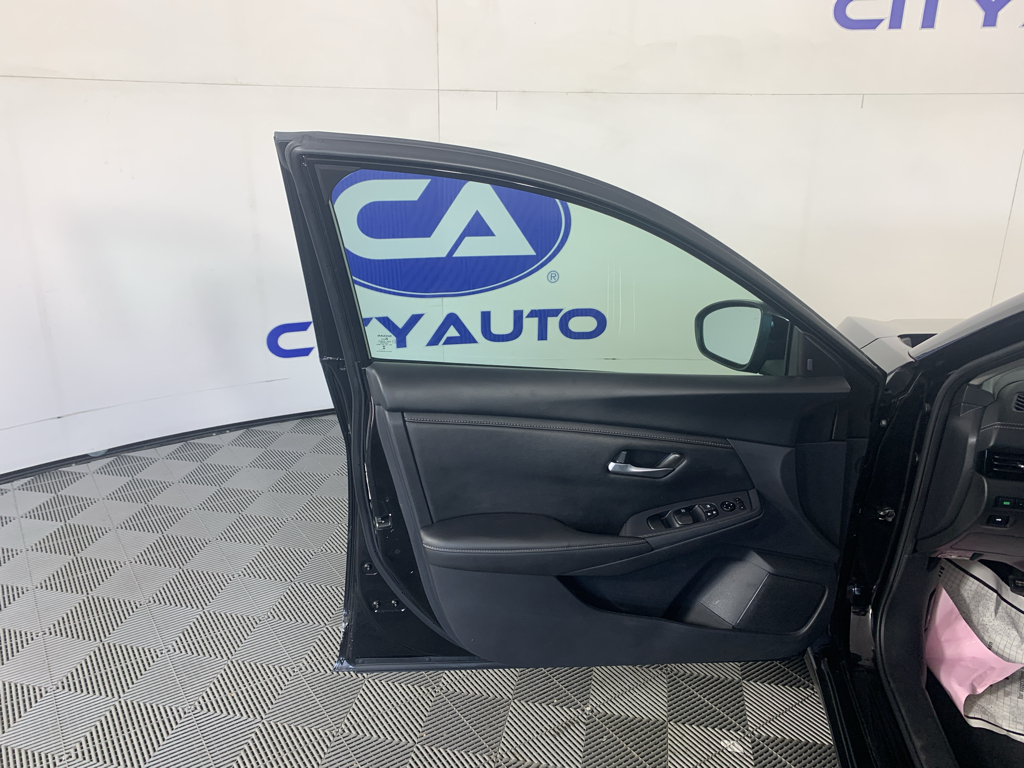 Vehicle photo 13