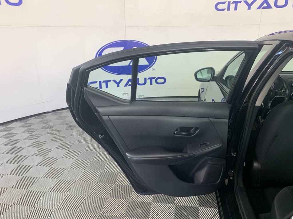 Vehicle photo 27