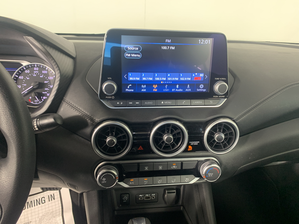 Vehicle photo 24