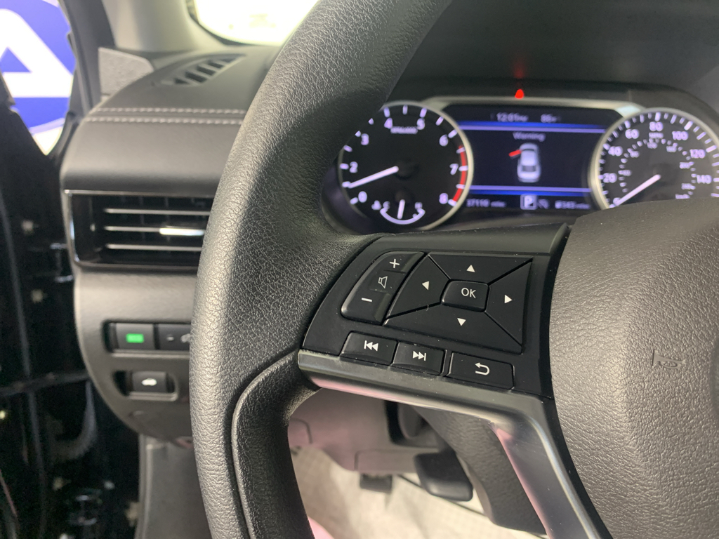 Vehicle photo 18