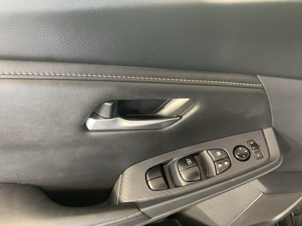 Vehicle photo 14