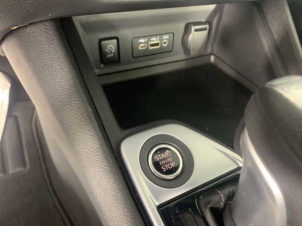Vehicle photo 17