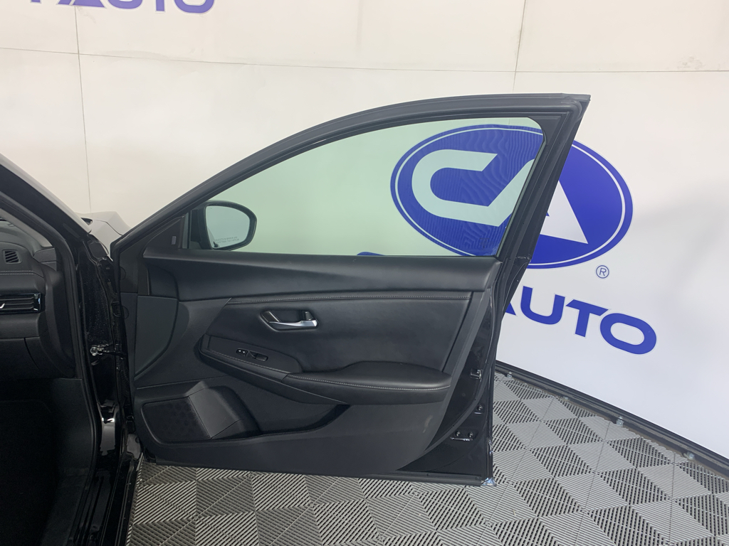 Vehicle photo 35