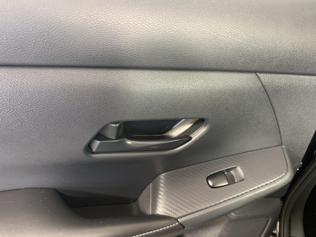 Vehicle photo 28